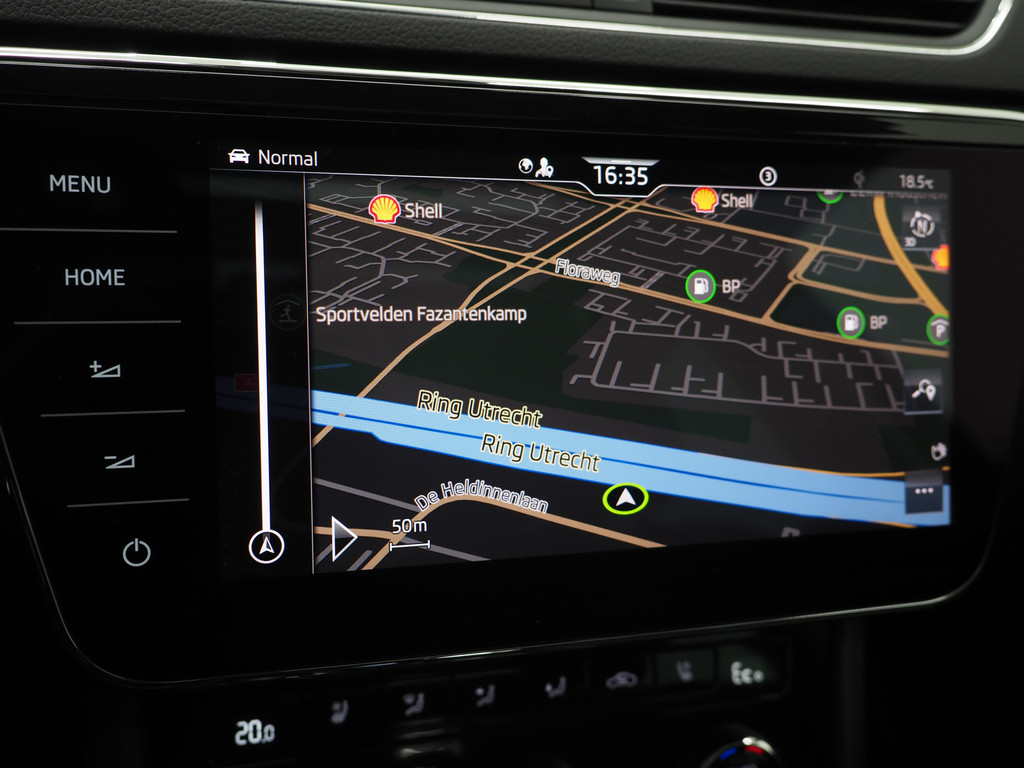 Škoda Superb Combi 1.4 TSI iV Laurin & Klement 29