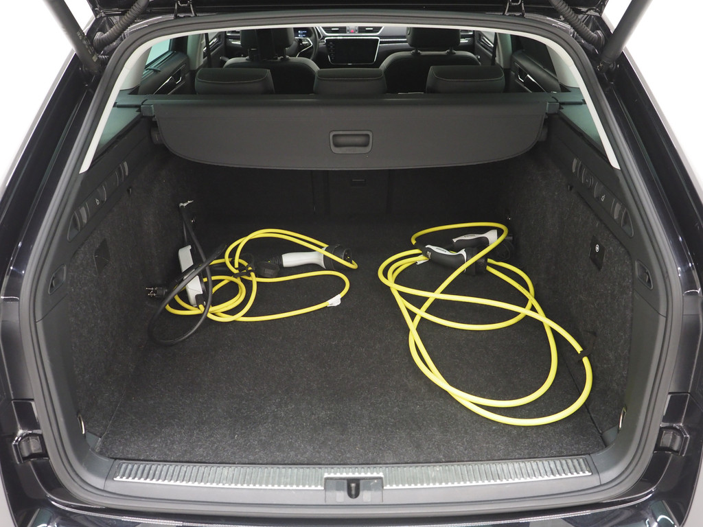 Škoda Superb Combi 1.4 TSI iV Laurin & Klement 42