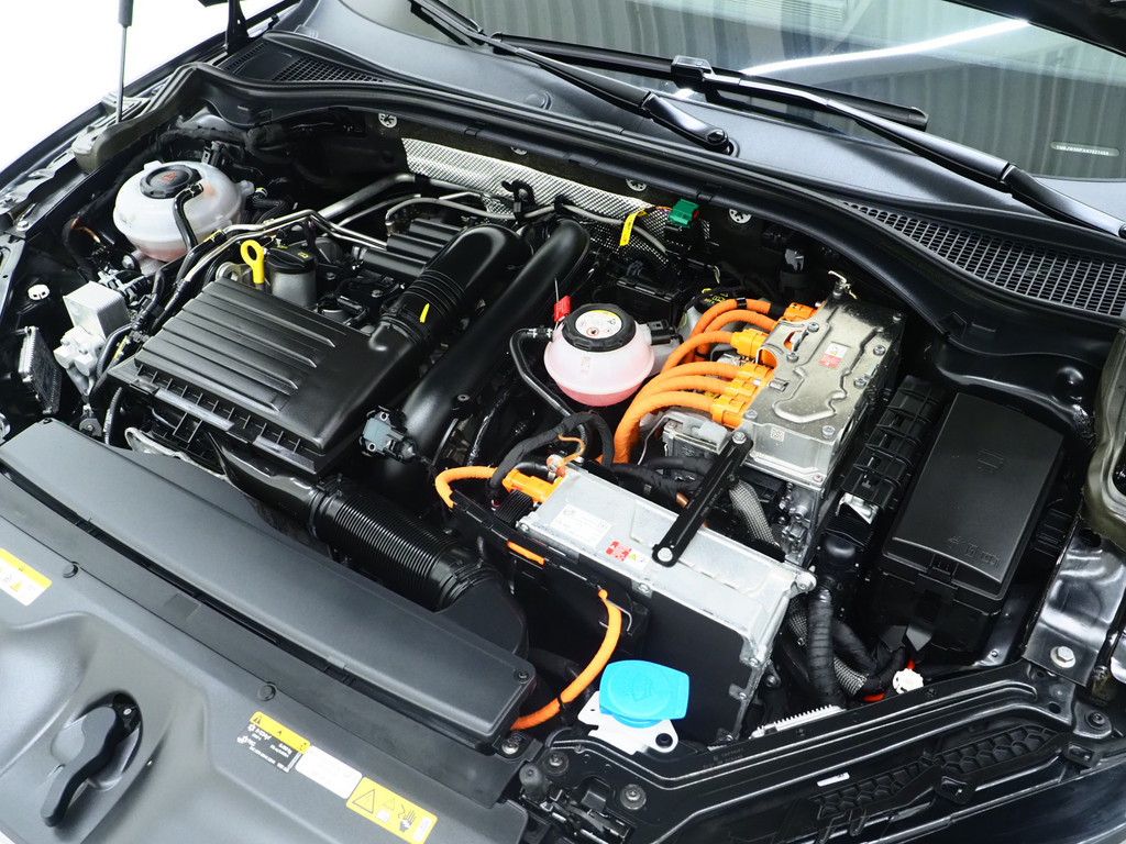 Škoda Superb Combi 1.4 TSI iV Laurin & Klement 50