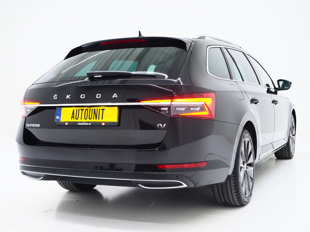 Škoda Superb Combi 1.4 TSI iV Laurin & Klement 52
