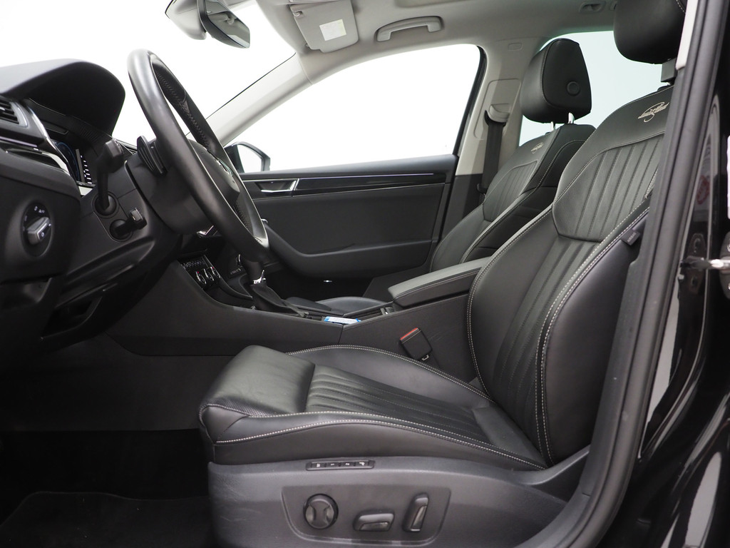 Škoda Superb Combi 1.4 TSI iV Laurin & Klement 60