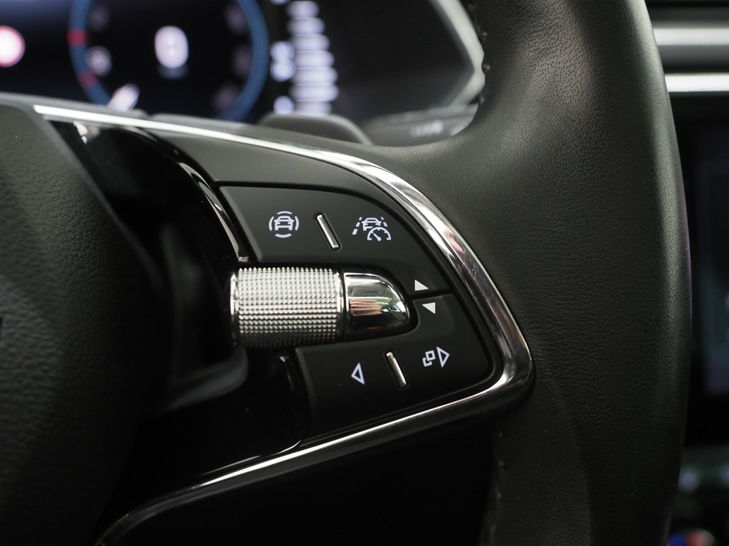 Škoda Superb Combi 1.4 TSI iV Laurin & Klement 69