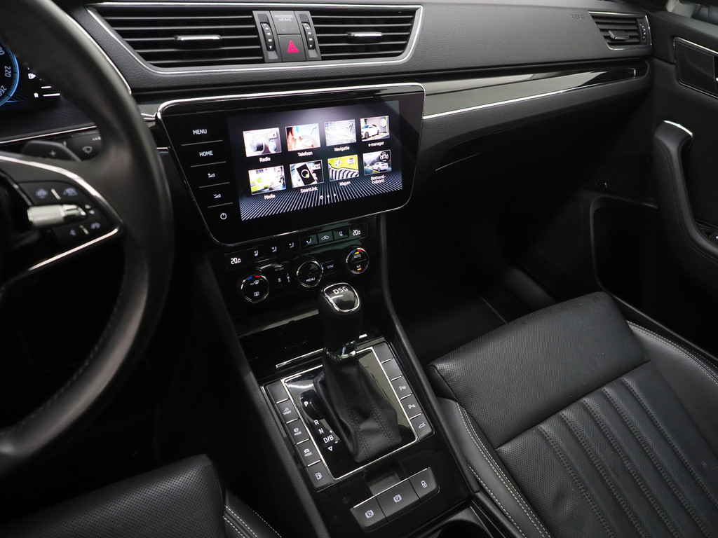 Škoda Superb Combi 1.4 TSI iV Laurin & Klement 81