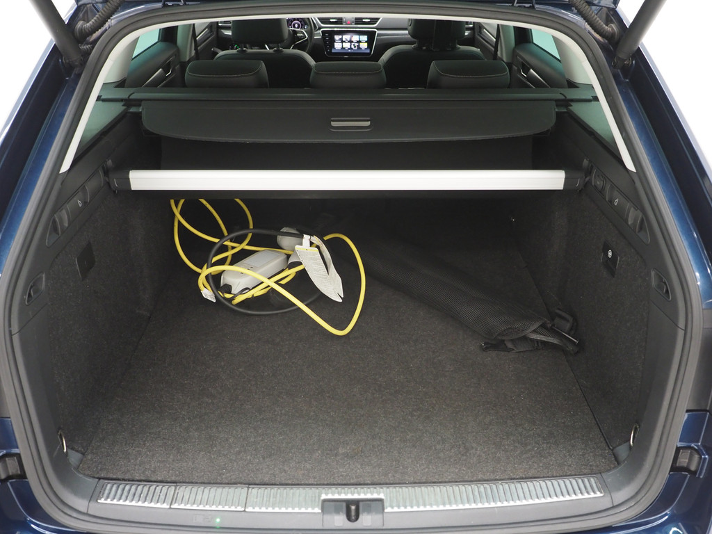 Škoda Superb Combi 1.4 TSI iV Style 42