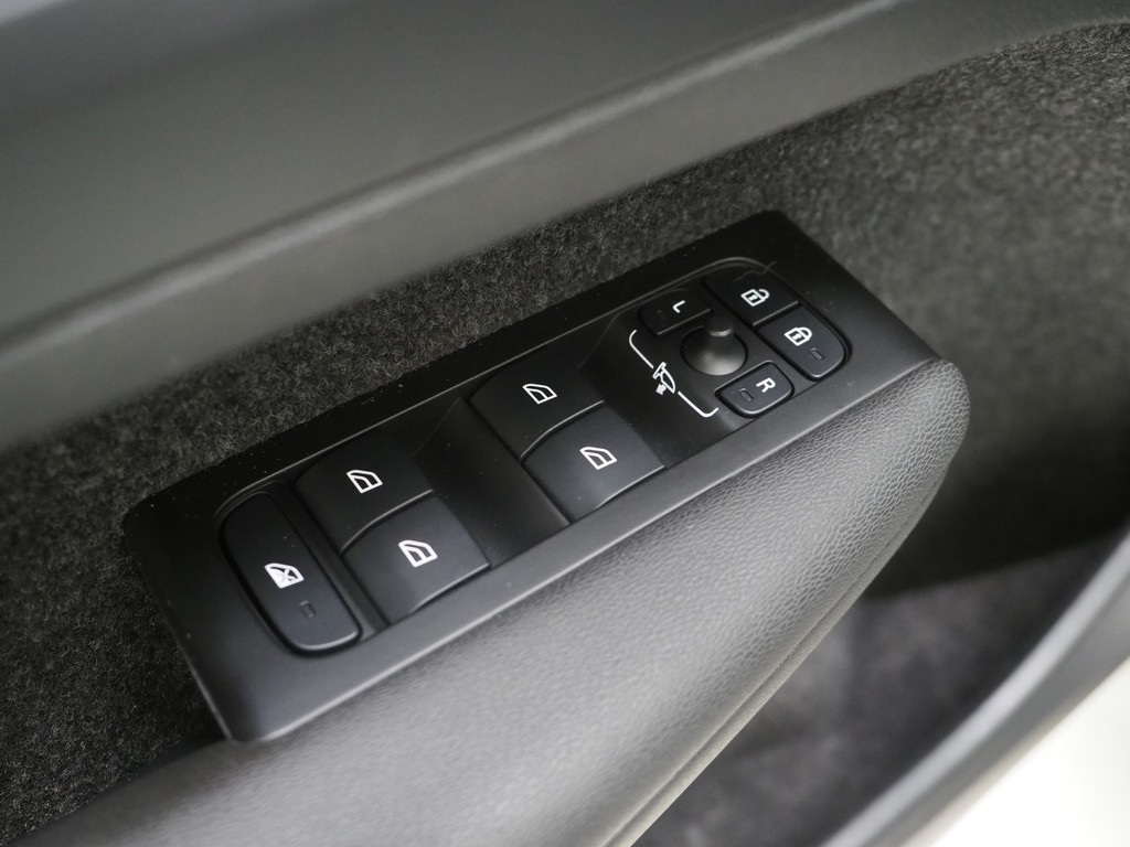 Volvo XC40 1.5 T5 Recharge R-Design 19