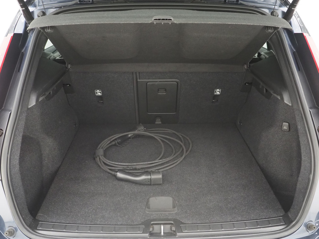 Volvo XC40 1.5 T5 Recharge R-Design 76