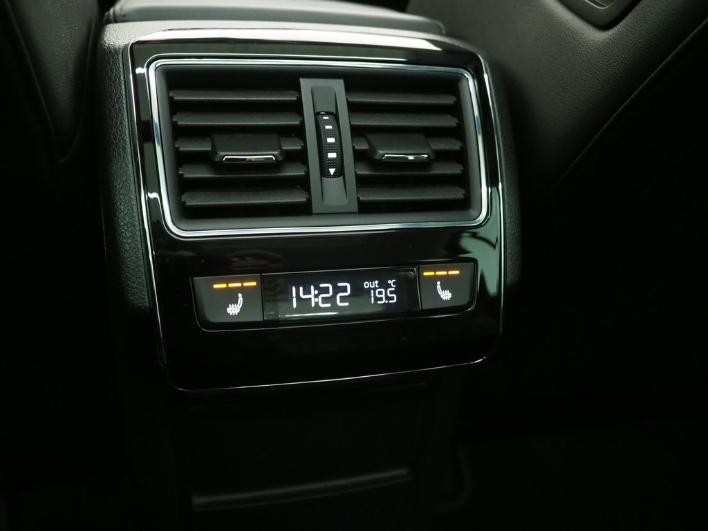 Škoda Superb Combi 1.4 TSI iV Style 36