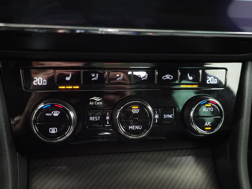 Škoda Superb Combi 1.4 TSI iV Sportline 77