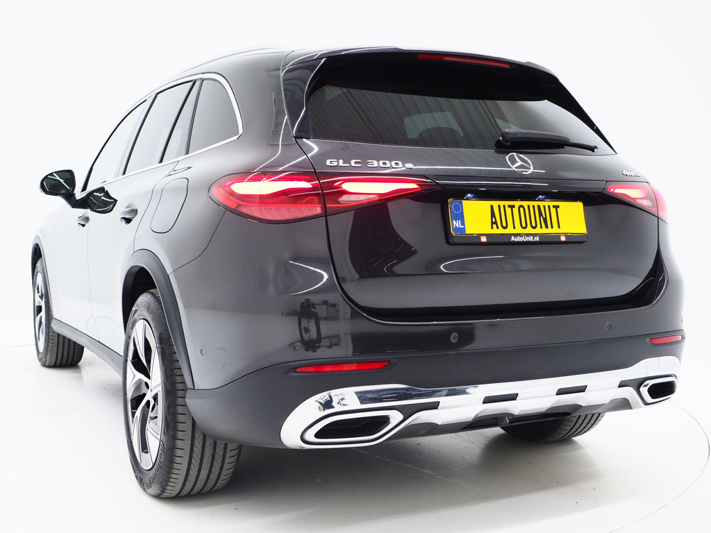 Mercedes-Benz GLC 300e 4MATIC Luxury Line 2