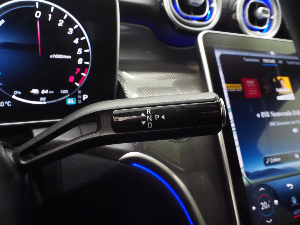 Mercedes-Benz GLC 300e 4MATIC Luxury Line 25