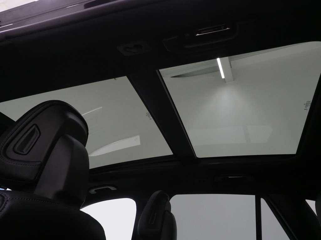 Mercedes-Benz GLC 300e 4MATIC Luxury Line 34