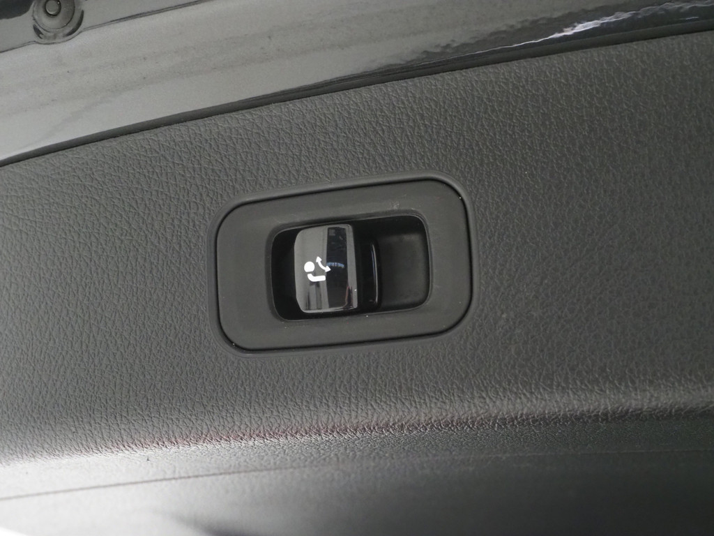 Mercedes-Benz GLC 300e 4MATIC Luxury Line 38