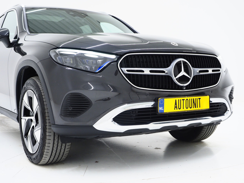 Mercedes-Benz GLC 300e 4MATIC Luxury Line 52