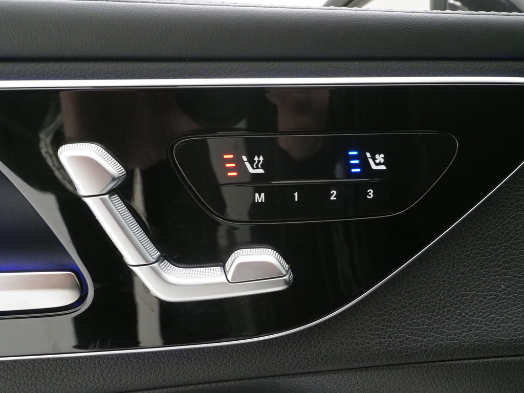 Mercedes-Benz GLC 300e 4MATIC Luxury Line 58