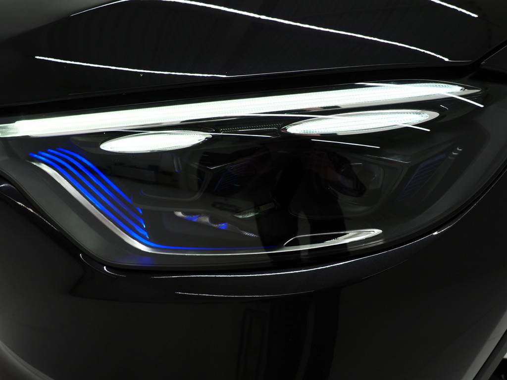 Mercedes-Benz GLC 300e 4MATIC Luxury Line 6