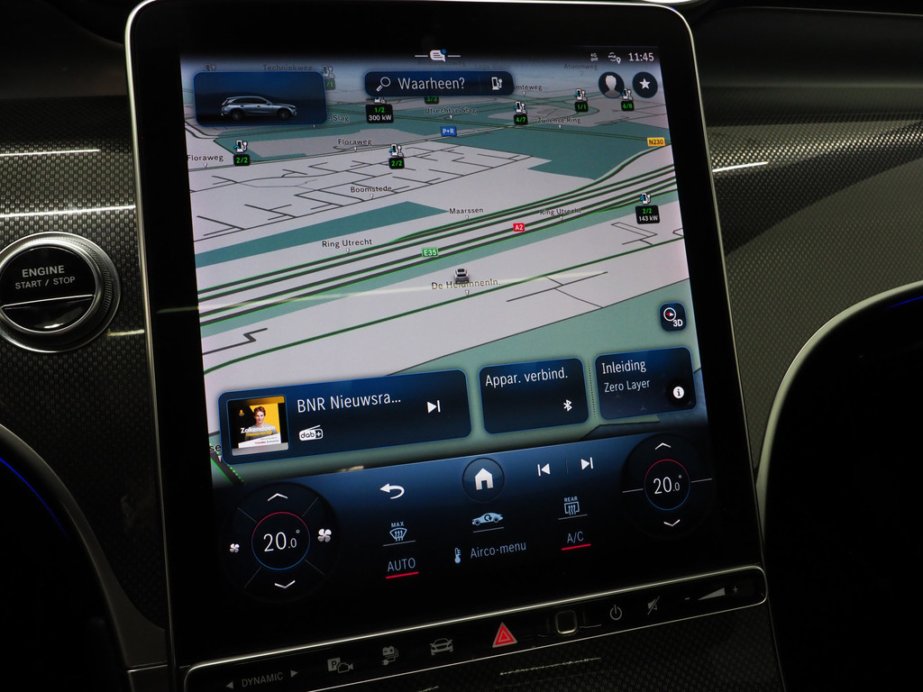 Mercedes-Benz GLC 300e 4MATIC Luxury Line 68