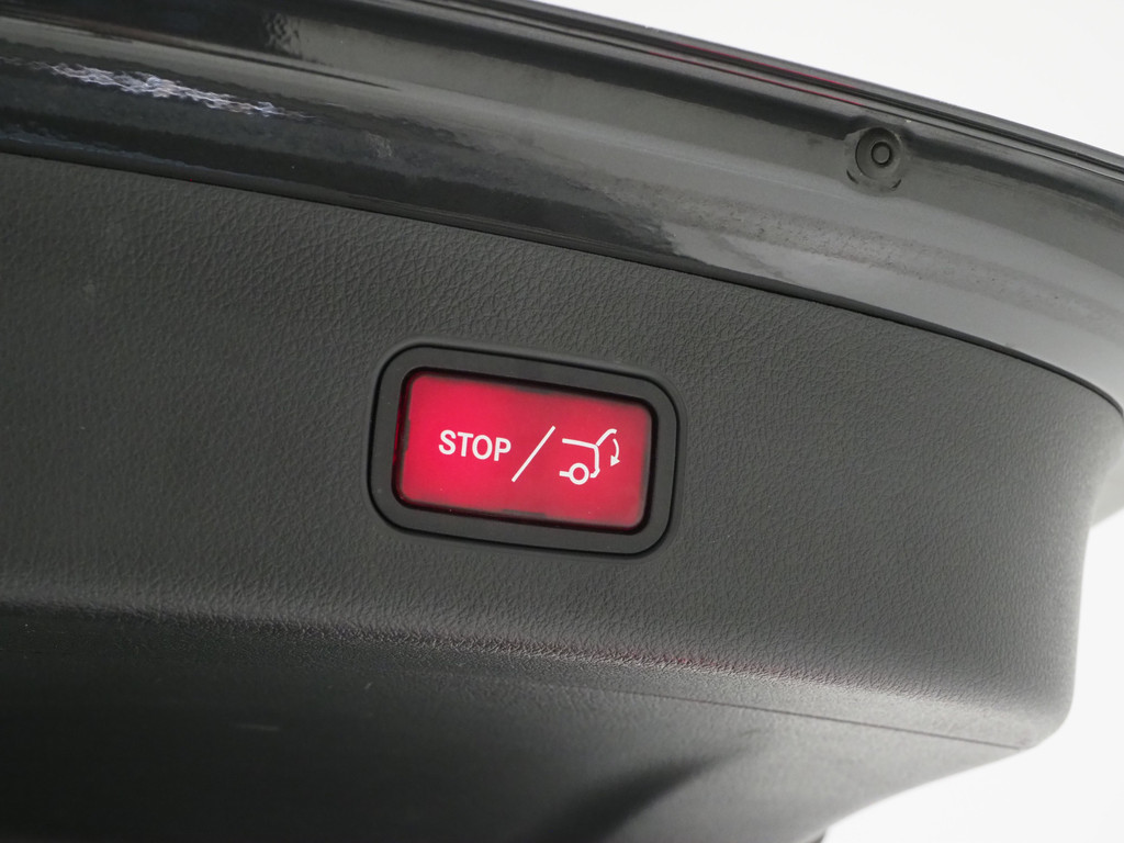 Mercedes-Benz GLC 300e 4MATIC Luxury Line 77