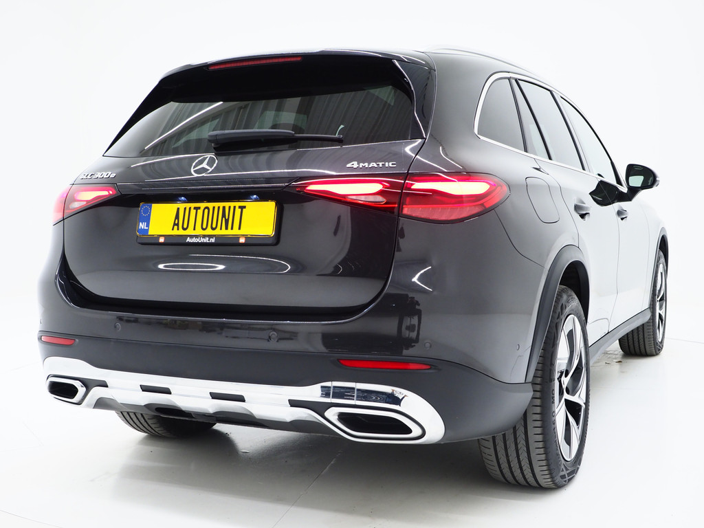 Mercedes-Benz GLC 300e 4MATIC Luxury Line 9