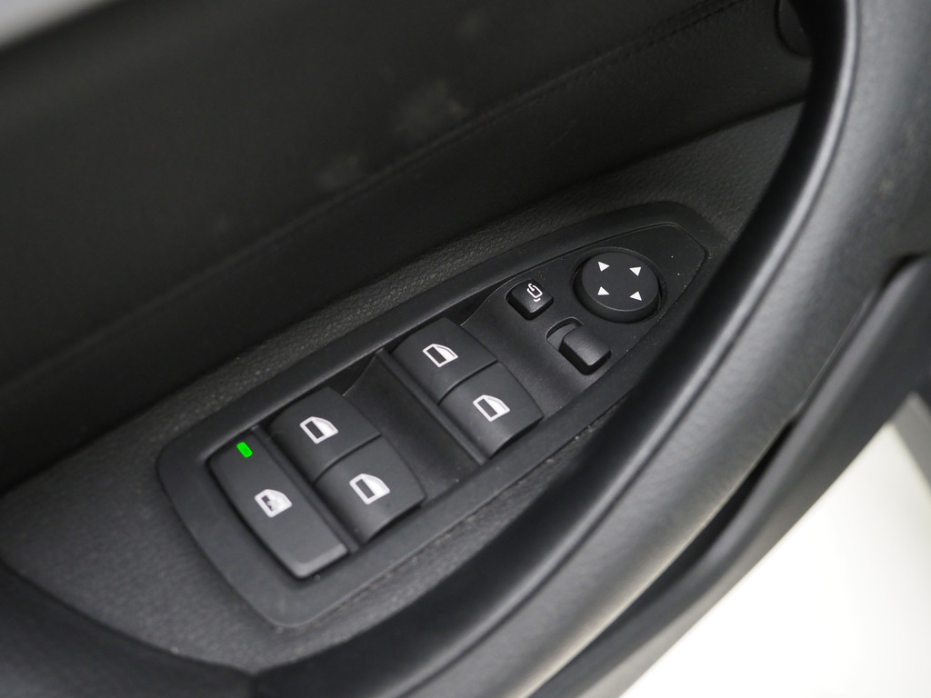 BMW X1 xDrive25e High Executive Shadow 16