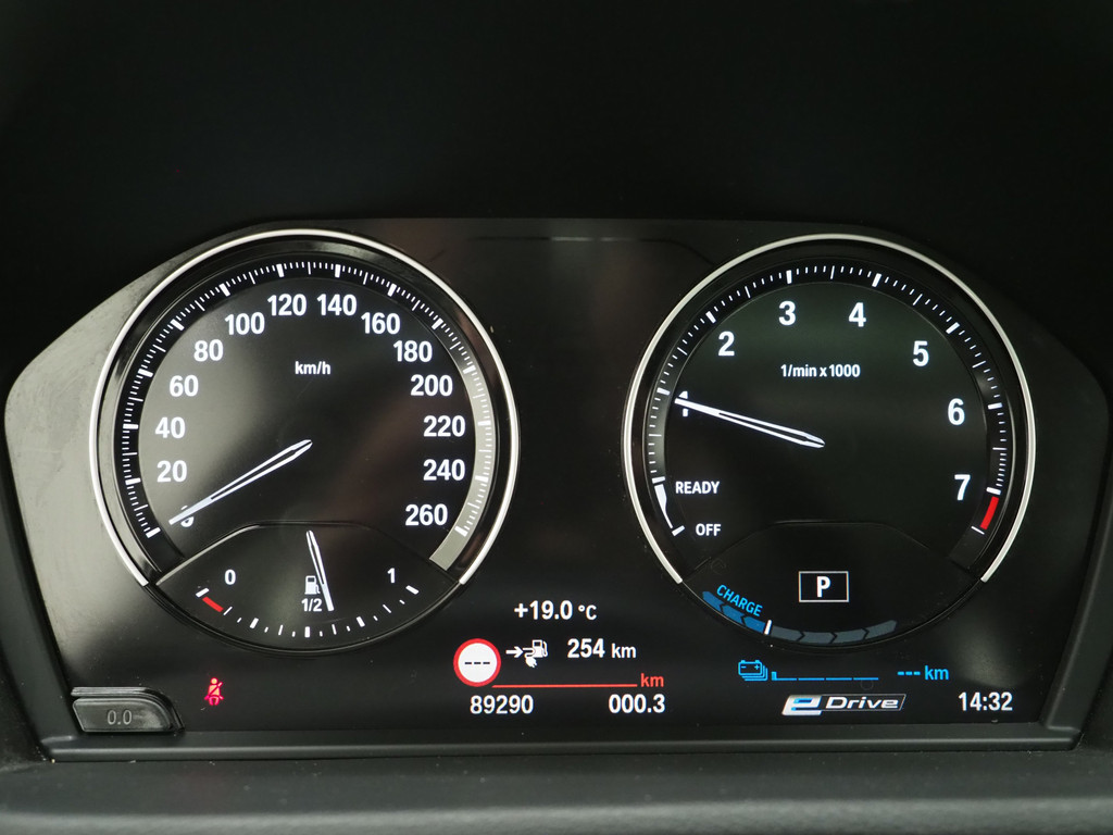 BMW X1 xDrive25e High Executive Shadow 23