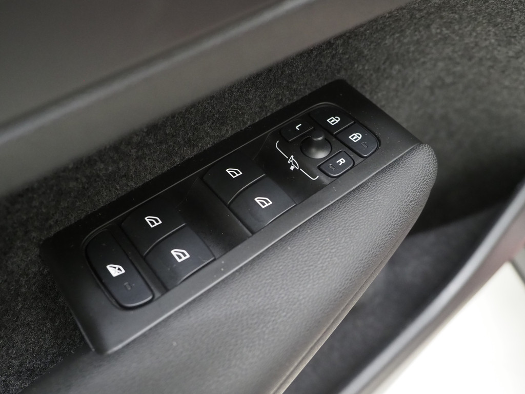 Volvo XC40 1.5 T5 Recharge R-Design 64