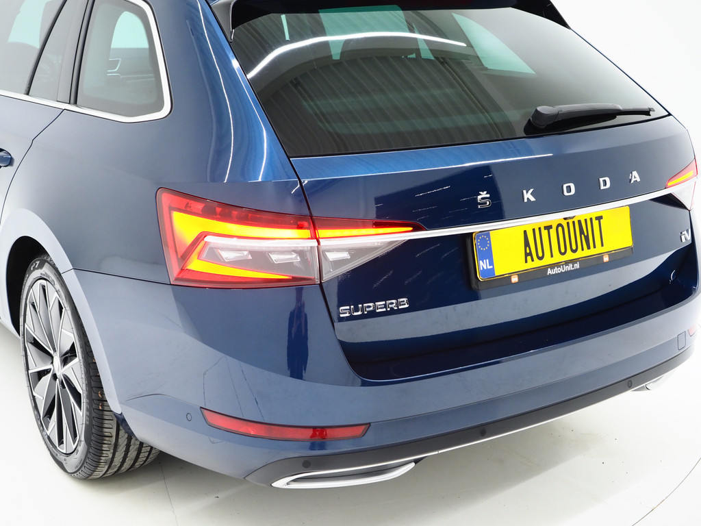 Škoda Superb Combi 1.4 TSI iV Laurin & Klement 13