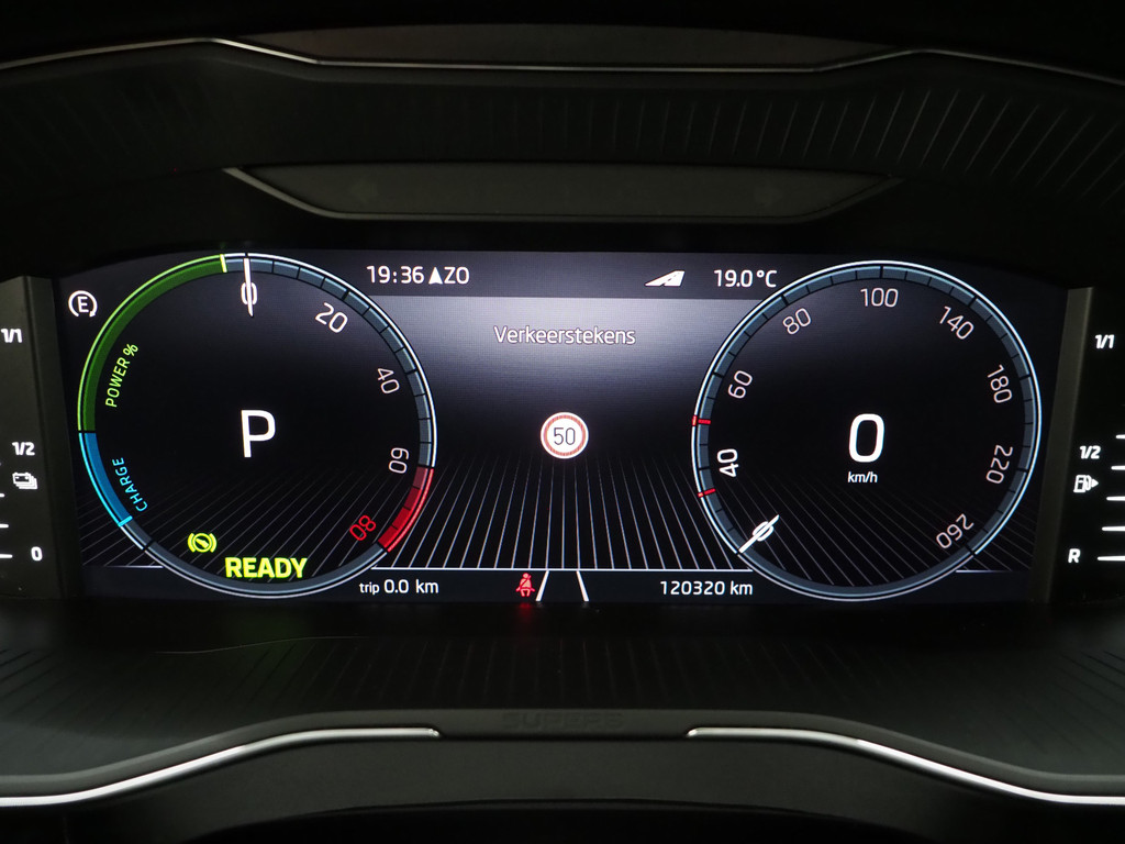 Škoda Superb Combi 1.4 TSI iV Laurin & Klement 27