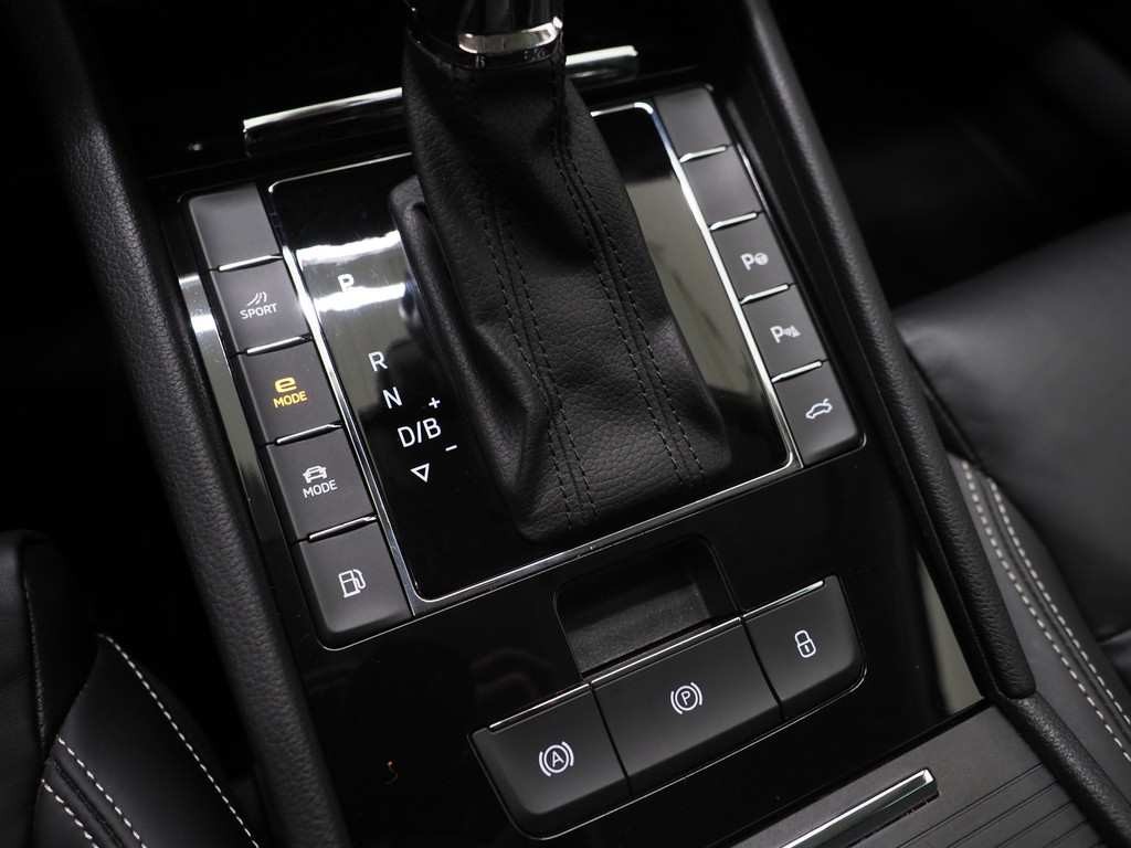 Škoda Superb Combi 1.4 TSI iV Laurin & Klement 35