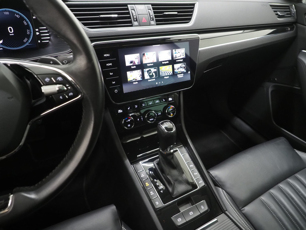 Škoda Superb Combi 1.4 TSI iV Laurin & Klement 36