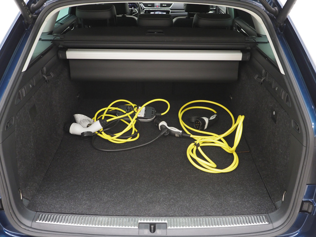 Škoda Superb Combi 1.4 TSI iV Laurin & Klement 40