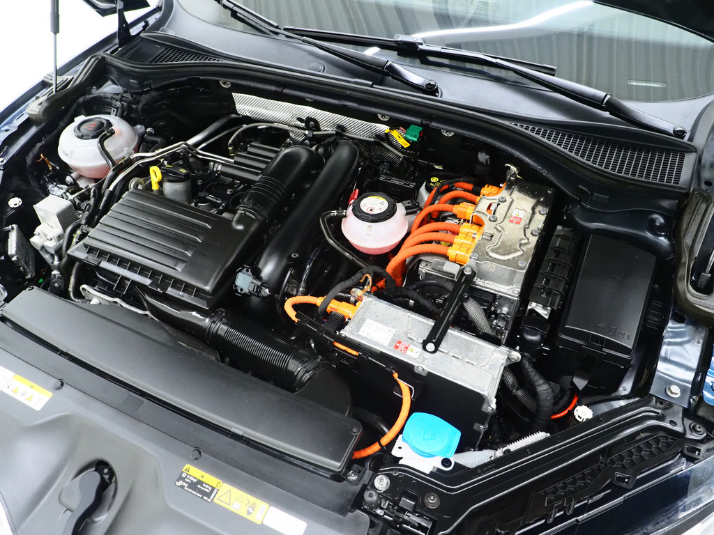 Škoda Superb Combi 1.4 TSI iV Laurin & Klement 48