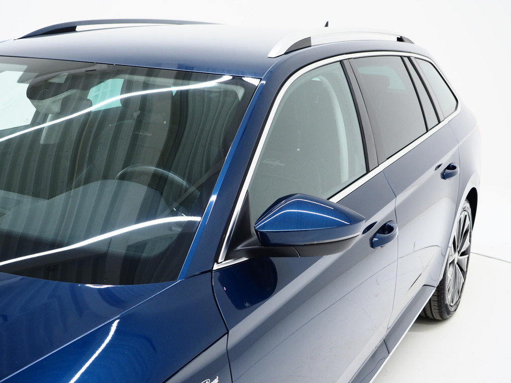 Škoda Superb Combi 1.4 TSI iV Laurin & Klement 54