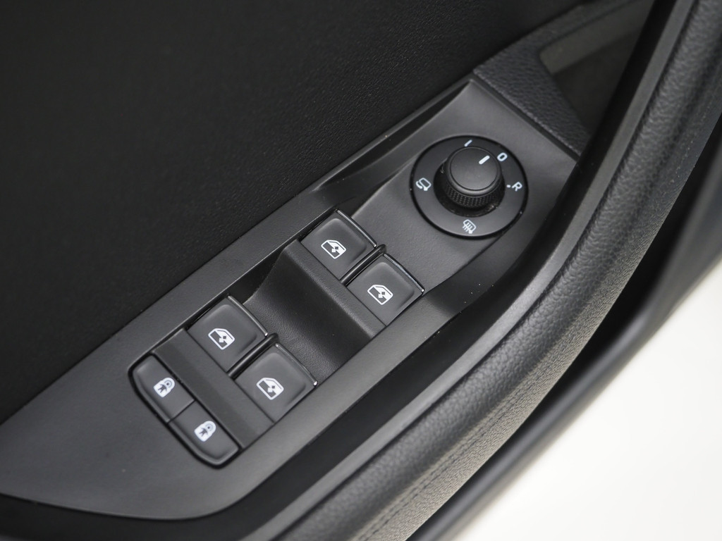 Škoda Superb Combi 1.4 TSI iV Laurin & Klement 61