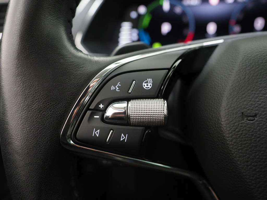 Škoda Superb Combi 1.4 TSI iV Laurin & Klement 66