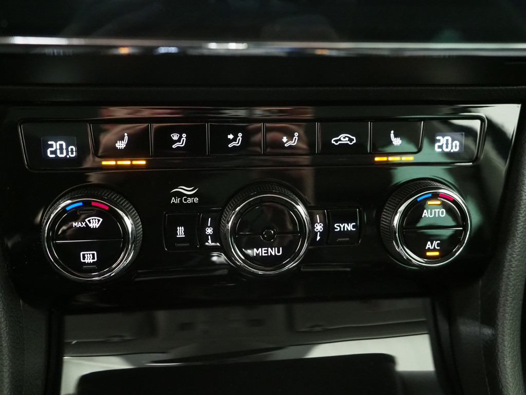 Škoda Superb Combi 1.4 TSI iV Laurin & Klement 76