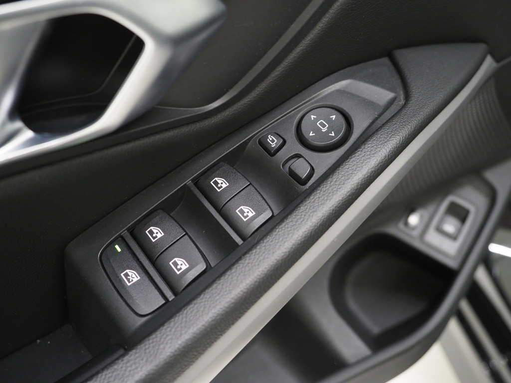 BMW 3 Serie Touring 320e Shadow Line 14