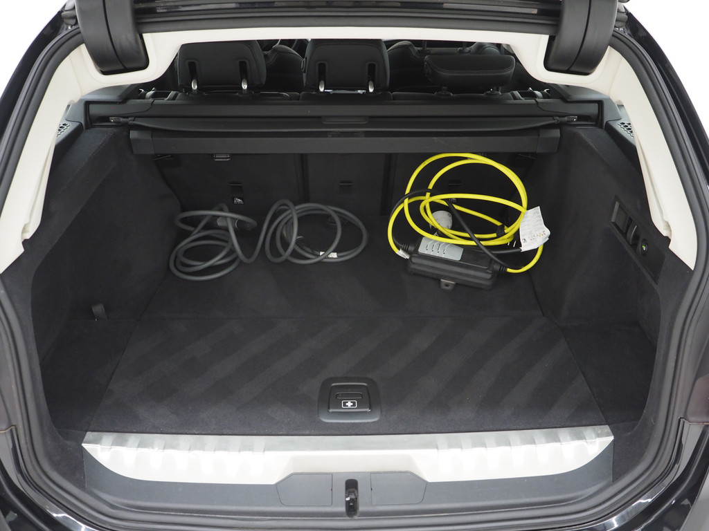 BMW 3 Serie Touring 320e Shadow Line 32