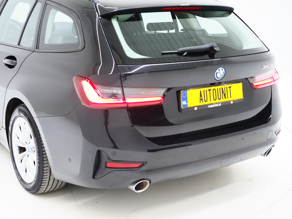 BMW 3 Serie Touring 320e Shadow Line 43