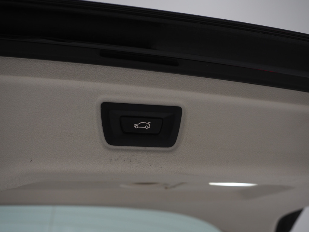 BMW 3 Serie Touring 320e Shadow Line 70