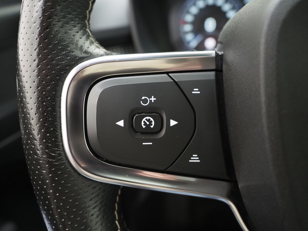 Volvo XC40 1.5 T5 Recharge R-Design 24