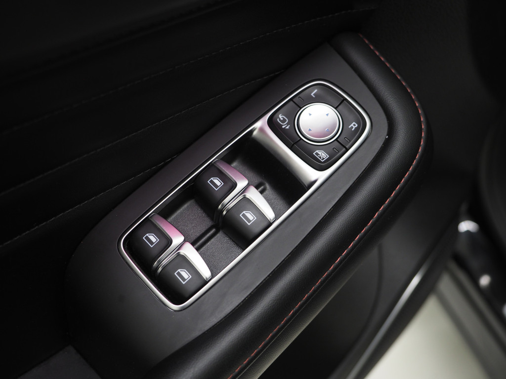 MG EHS 1.5 TGDI Luxury 18