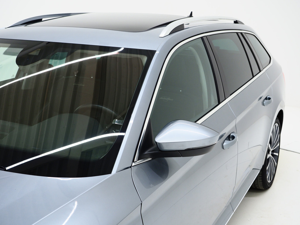 Škoda Superb Combi 1.4 TSI iV Laurin & Klement 12