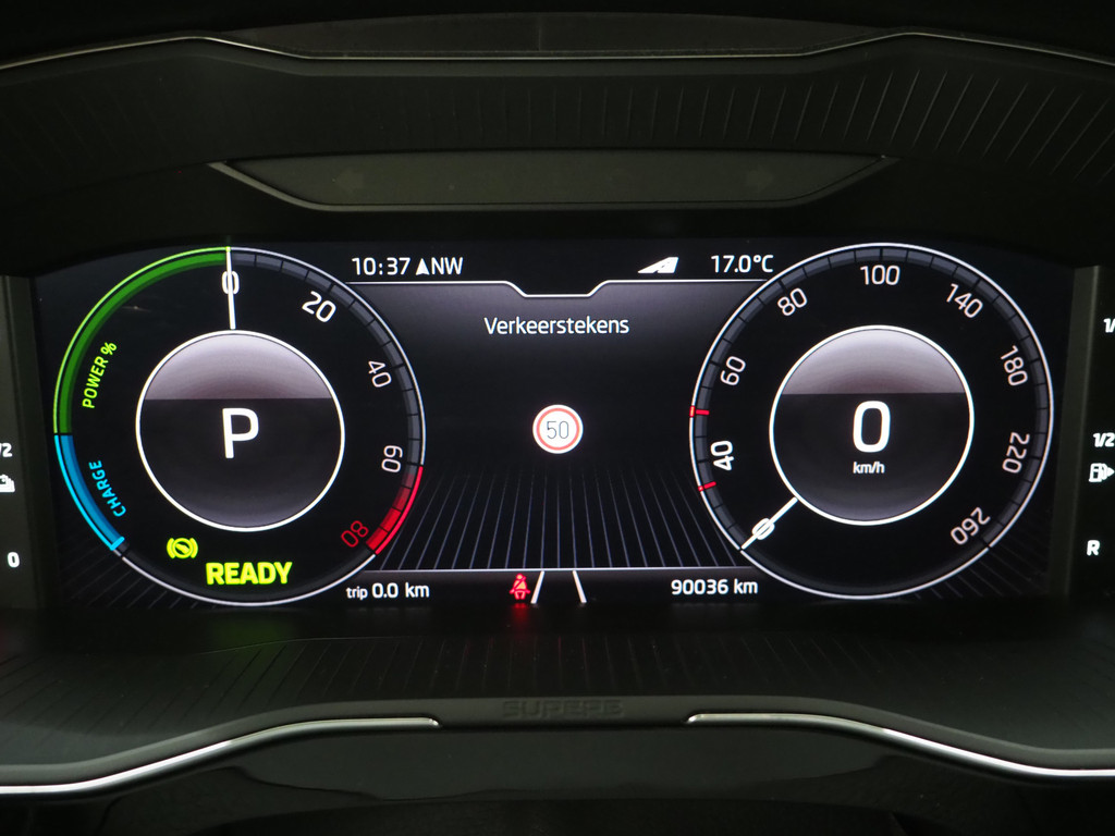 Škoda Superb Combi 1.4 TSI iV Laurin & Klement 27