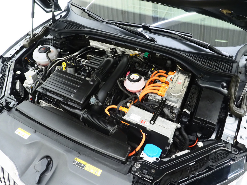 Škoda Superb Combi 1.4 TSI iV Laurin & Klement 6