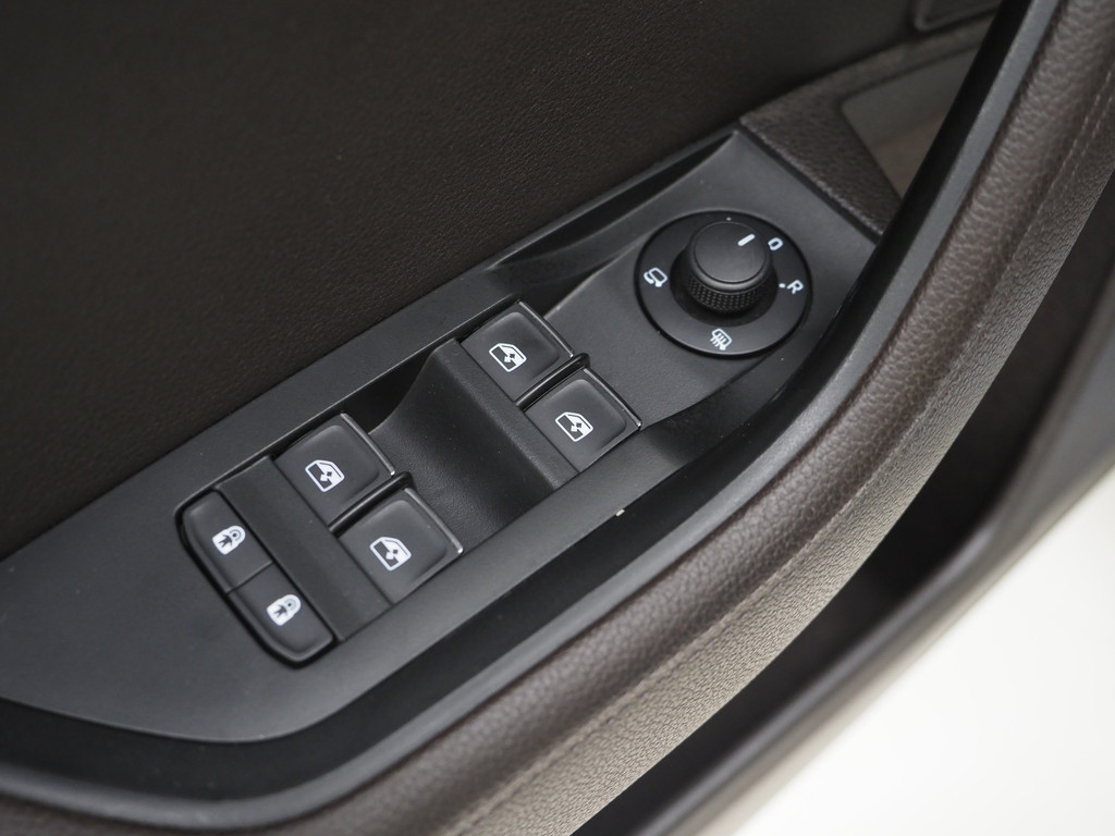 Škoda Superb Combi 1.4 TSI iV Laurin & Klement 62