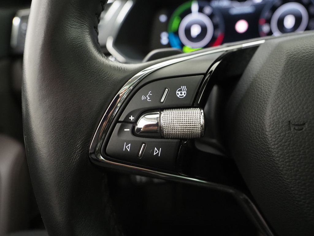 Škoda Superb Combi 1.4 TSI iV Laurin & Klement 68