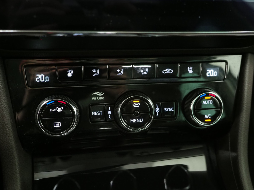 Škoda Superb Combi 1.4 TSI iV Laurin & Klement 79