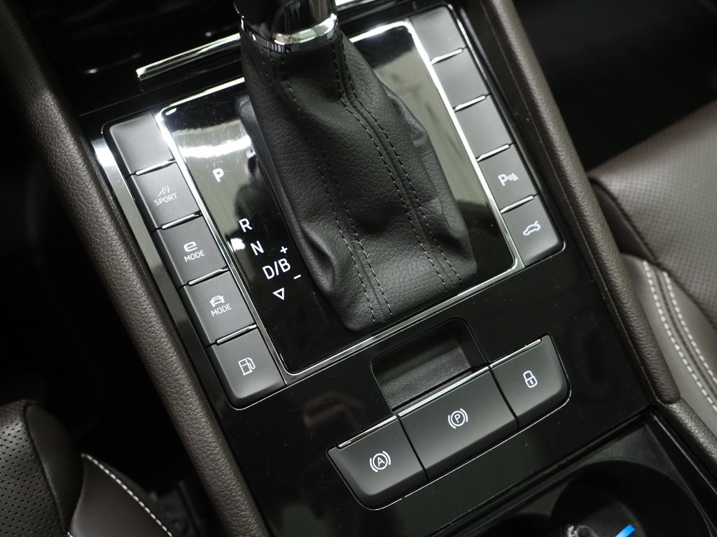 Škoda Superb Combi 1.4 TSI iV Laurin & Klement 80