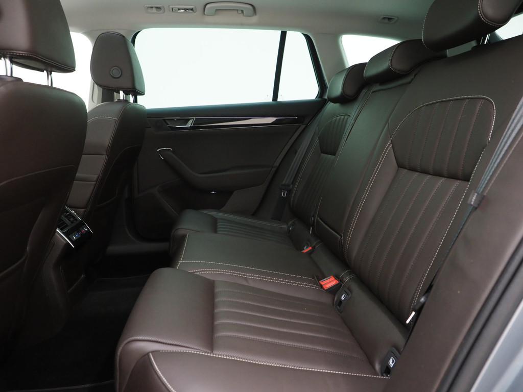 Škoda Superb Combi 1.4 TSI iV Laurin & Klement 84