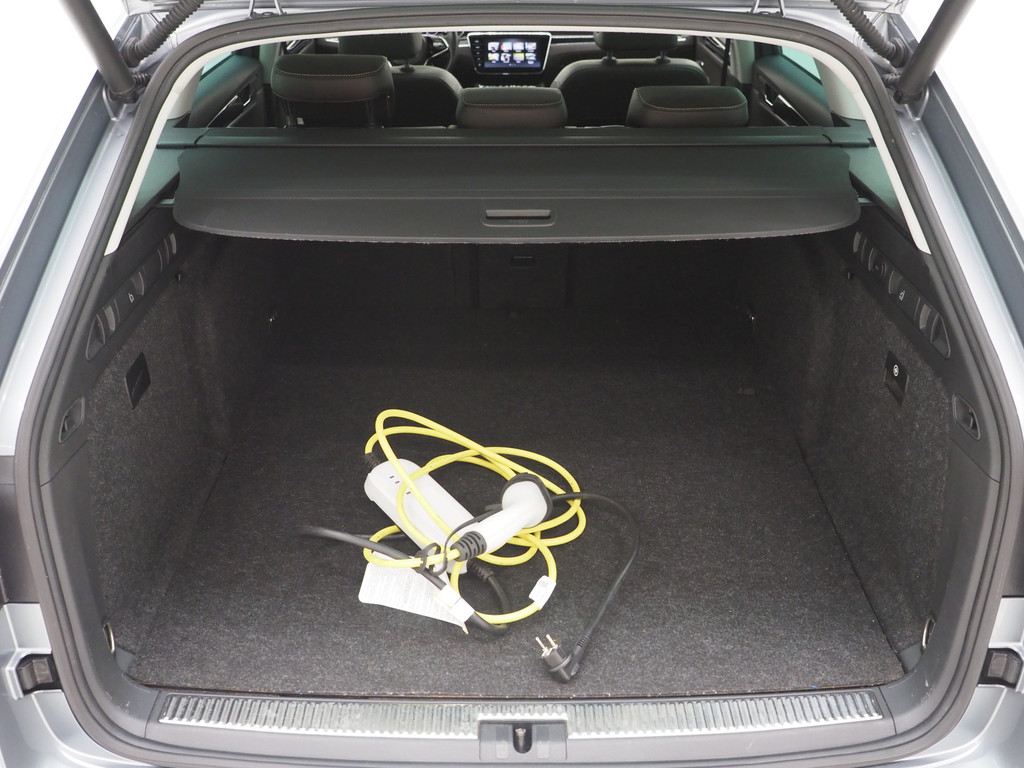 Škoda Superb Combi 1.4 TSI iV Laurin & Klement 86
